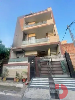 Is the connectivity and nearby amenities suitable for families?